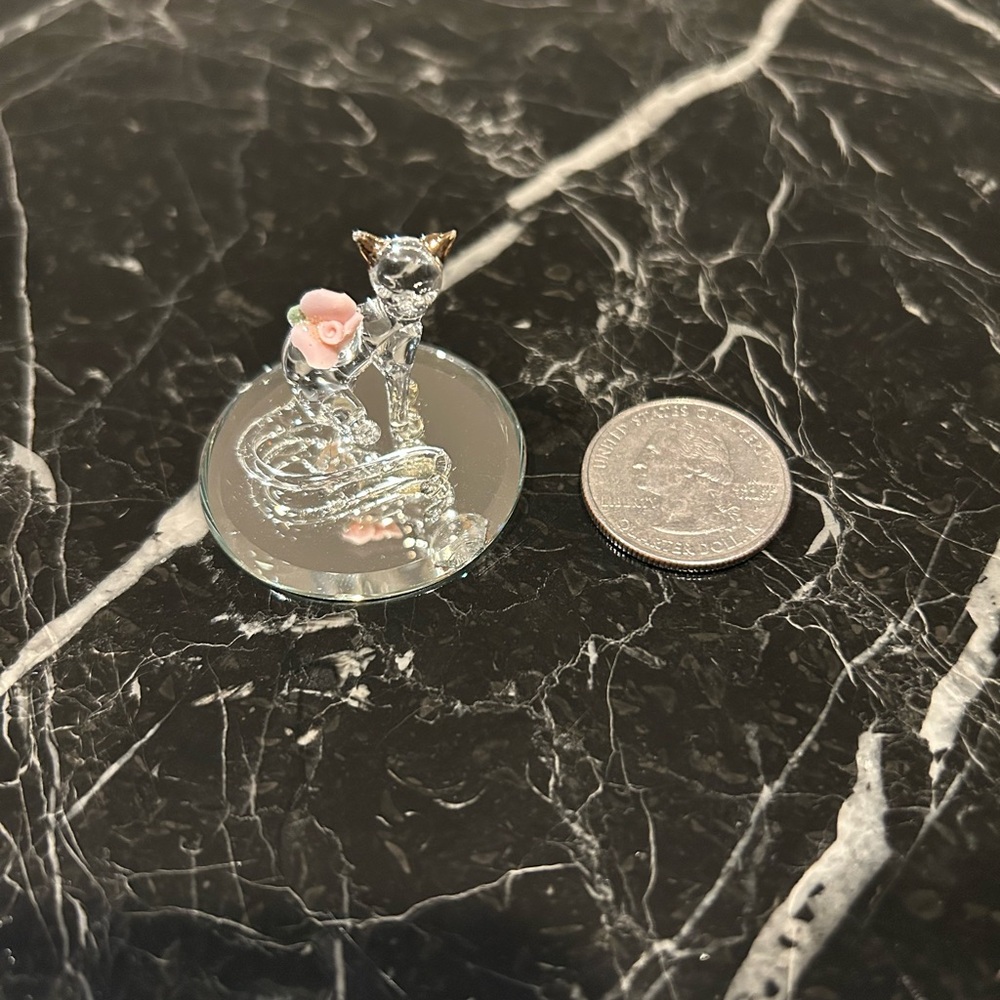 Glass Baron 😸 Kitty Figurine on Mirrored Base